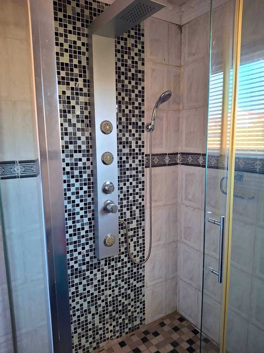 5 Bedroom Property for Sale in Mdantsane Nu 17 Eastern Cape